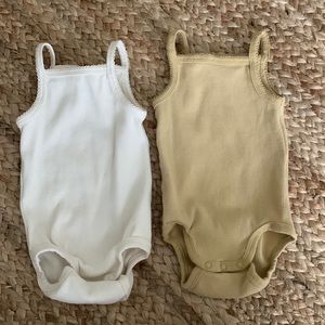 2 pack H&M tank onesie. Size 2-4 months